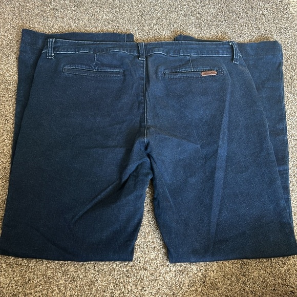 Women’s Wrangler Trouser Jeans - Picture 3 of 4